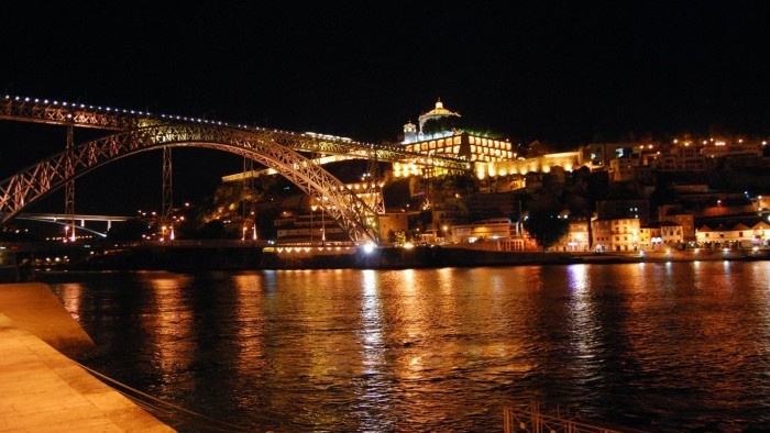 Porto by Night & Dinner and Fado Show